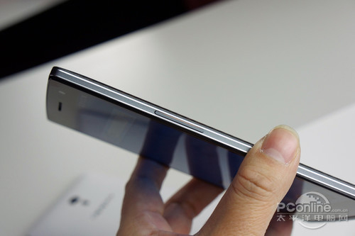 Cận cảnh Find 7 màu đen, màn hình QHD - 10