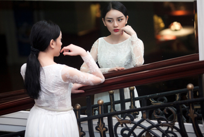 Angela Minh Châu trong một bộ ảnh đẹp mắt.
