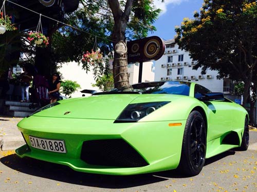 Lamborghini murcielago xanh cốm thay biển số xe