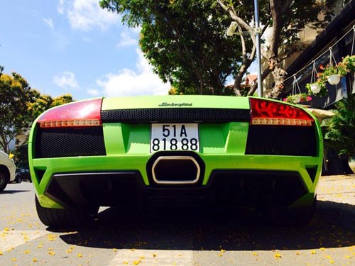 Lamborghini murcielago xanh cốm thay biển số xe