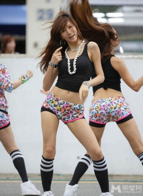 Những ca sỹ có vòng eo ấn tượng nhất Kbiz - 17