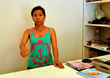 Táo tợn dùng súng cướp tiền ở cửa hàng thời trang - 2