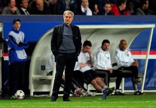 Chelsea thua đau PSG: Mourinho nên tự nhận lỗi - 2