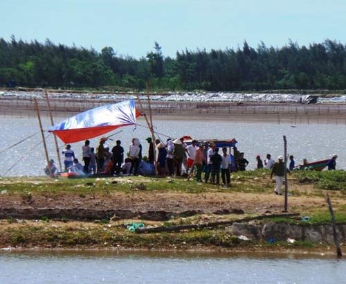 Vụ hỗn chiến vì ngao: Trả hồ sơ, yêu cầu điều tra bổ sung - 3