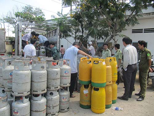 Ổ gas lậu vùng giáp ranh - 1