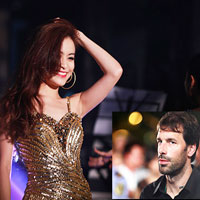 Bóng đá - Van Nistelrooy bị Hoàng Thùy Linh "hút hồn"
