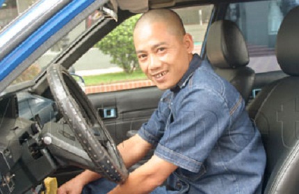 Đạo diễn "Đại gia chân đất" kêu nghèo - 1