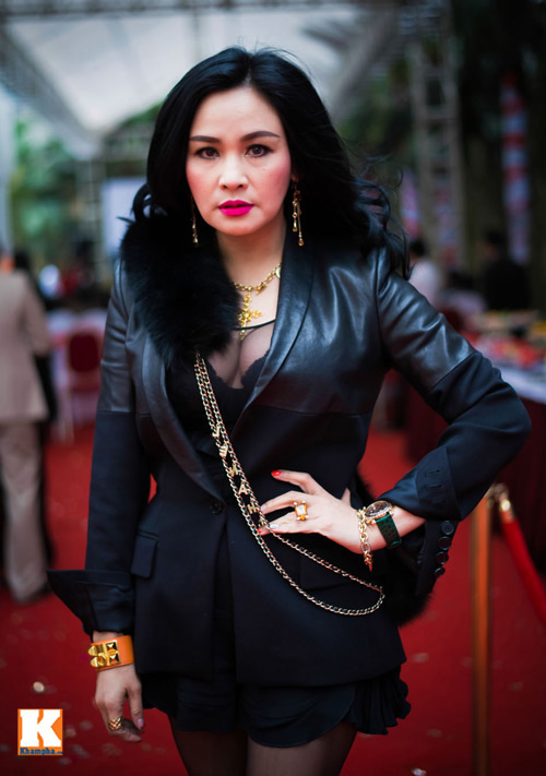 Ngạt thở vì vẻ đẹp phồn thực của người đẹp Việt
