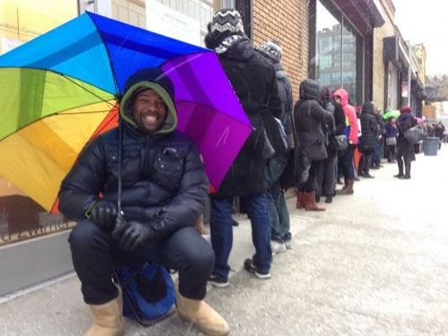 Kiếm bội tiền từ nghề xếp hàng thuê - 1