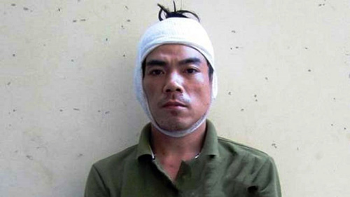 Nghi phạm giết mẹ, chém anh luôn miệng nói "biết tội" - 2
