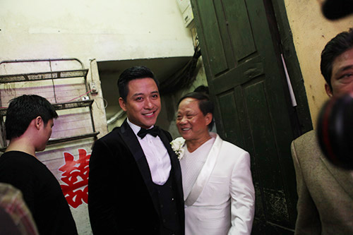 Xúc động nghe Tuấn Hưng hát tặng vợ trong lễ cưới - 10