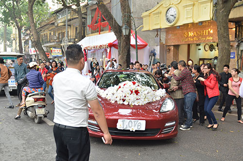 Giao thông ngưng trệ vì đám cưới Tuấn Hưng - 3