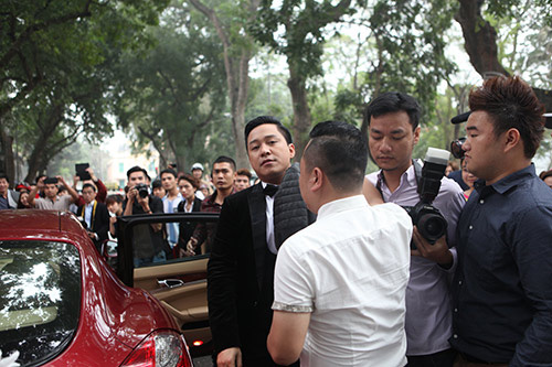 Giao thông ngưng trệ vì đám cưới Tuấn Hưng - 7