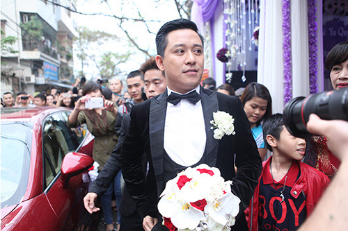 Xúc động nghe Tuấn Hưng hát tặng vợ trong lễ cưới - 4