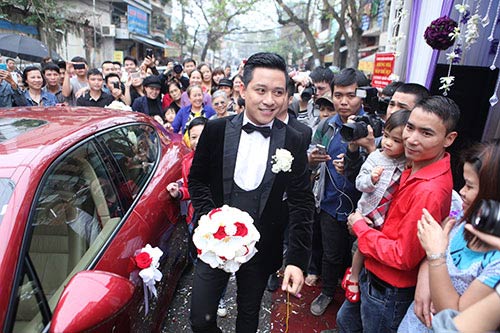 Giao thông ngưng trệ vì đám cưới Tuấn Hưng - 12