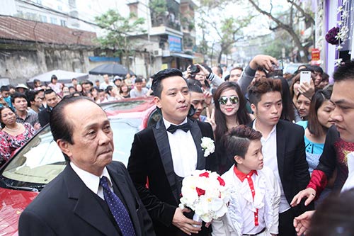 Giao thông ngưng trệ vì đám cưới Tuấn Hưng - 13