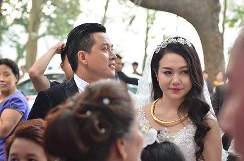 Xúc động nghe Tuấn Hưng hát tặng vợ trong lễ cưới - 17