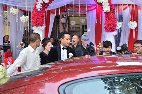 Xúc động nghe Tuấn Hưng hát tặng vợ trong lễ cưới - 20