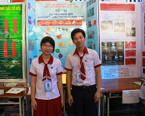 HS lớp 11 chiết xuất chất chống ung thư từ cây nghệ vàng - 2