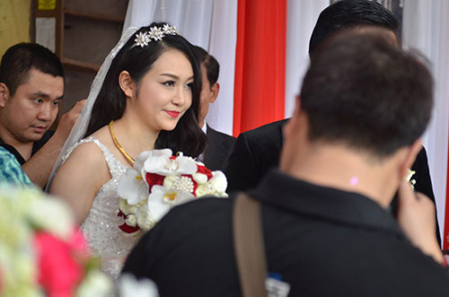 Xúc động nghe Tuấn Hưng hát tặng vợ trong lễ cưới - 11