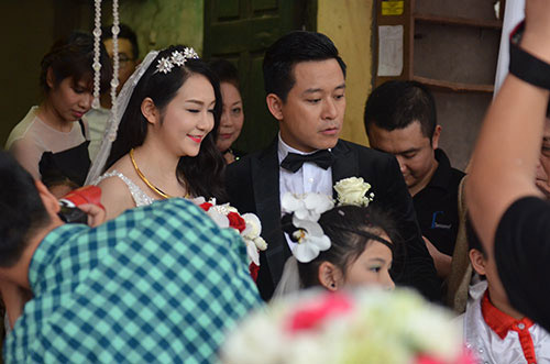 Xúc động nghe Tuấn Hưng hát tặng vợ trong lễ cưới - 10