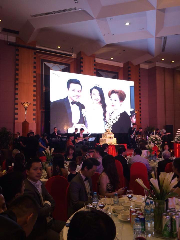 Xúc động nghe Tuấn Hưng hát tặng vợ trong lễ cưới - 8