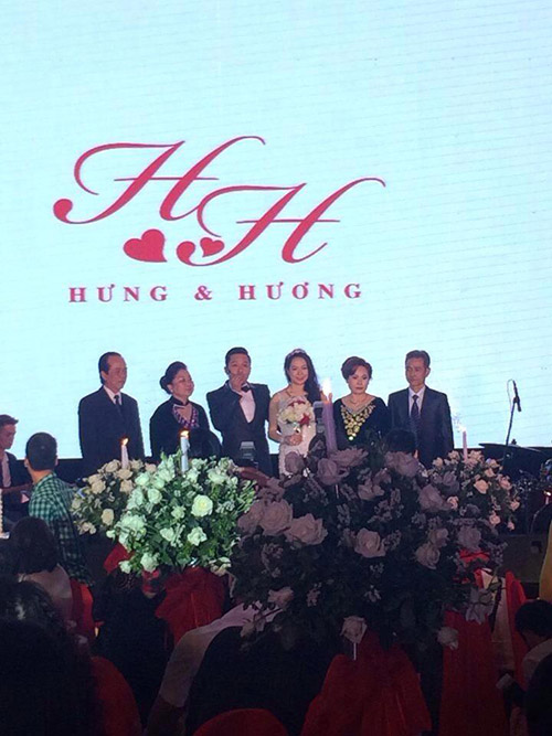 Xúc động nghe Tuấn Hưng hát tặng vợ trong lễ cưới - 4