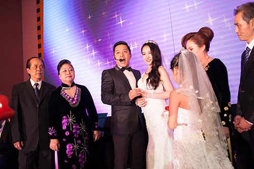 Xúc động nghe Tuấn Hưng hát tặng vợ trong lễ cưới - 3