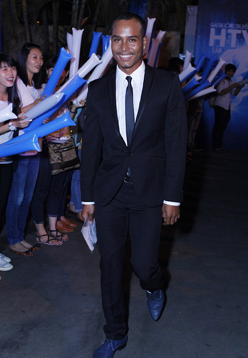 Nhức mắt vì Chung Thục Quyên hở bạo - 10