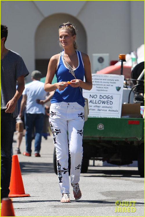 Sao nữ nô nức khoe ngực trên thảm đỏ ACM Awards - 16