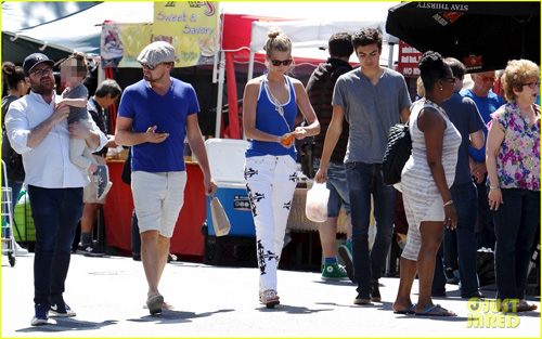 Sao nữ nô nức khoe ngực trên thảm đỏ ACM Awards - 18