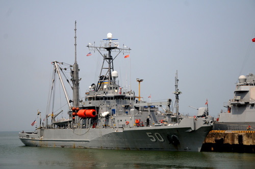 Ngắm tàu khu trục USS McCain tại cảng Đà Nẵng - 4