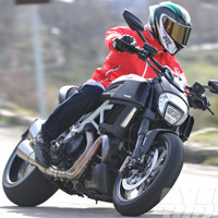 Ô tô - Xe máy - Ducati Diavel 2015 công bố giá