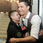 Bóng đá - CR7 ghi bàn giúp fan nhí tỉnh lại sau 3 tháng hôn mê