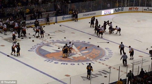 Màn loạn đả đáng xấu hổ ở trận hockey từ thiện - 2
