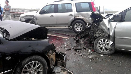 Tai nạn trên cầu Thăng Long, 5 người nhập viện - 2