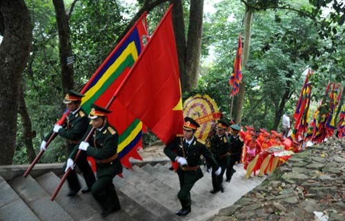 Biển người chen chân dâng hương ngày Giỗ Tổ - 6