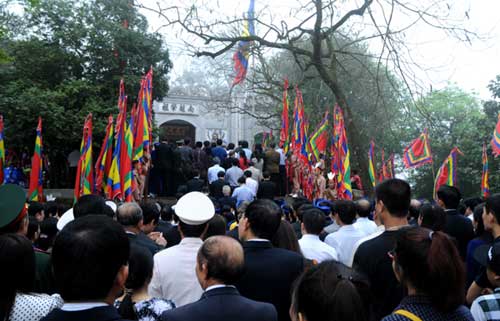 Biển người chen chân dâng hương ngày Giỗ Tổ - 8