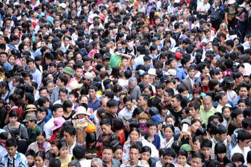 Biển người chen chân dâng hương ngày Giỗ Tổ - 9