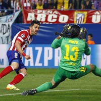 Bóng đá - Atletico "hành hạ" khung thành Barca