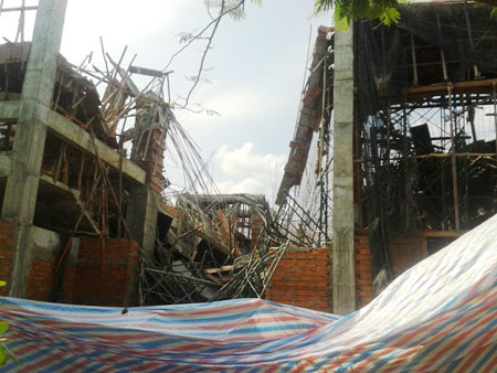 Giảng đường trường Chính trị Trà Vinh bất ngờ đổ sập - 1