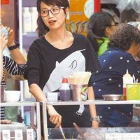 Phim - Bất ngờ vì người đẹp Hồng Kông bán hàng vỉa hè