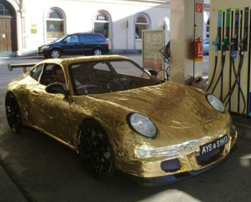 Porsche 911 Gold "nhái" giá 380 triệu đồng - 1