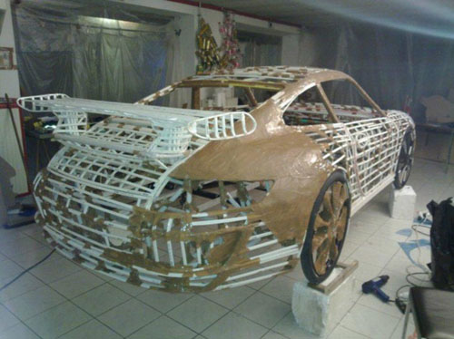 Porsche 911 Gold "nhái" giá 380 triệu đồng - 1