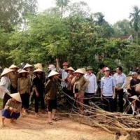 Pháp luật - 100 cảnh sát giải cứu 4 đồng nghiệp bị dân vây đánh