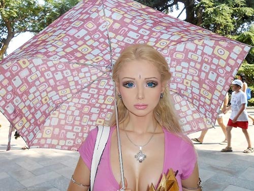 Cuộc sống thực của cô gái búp bê Barbie - 1