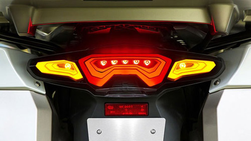Môtô BMW sẽ dùng hệ thống đèn lai - 1