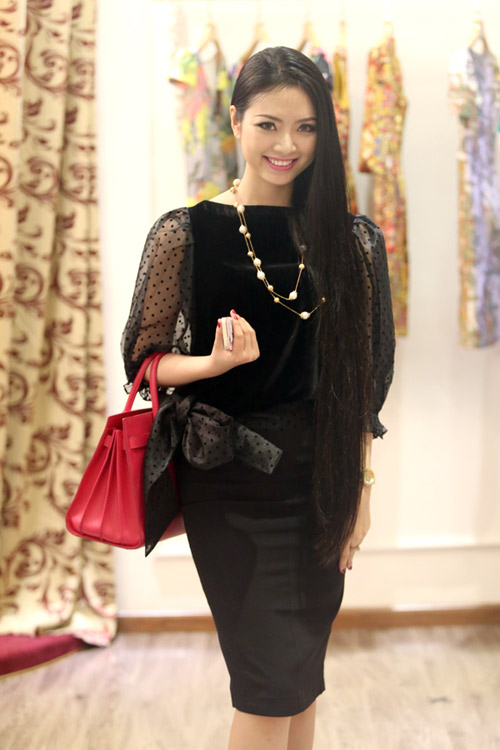 Giáo sư Cù Trọng Xoay đưa vợ bầu đi shopping - 6