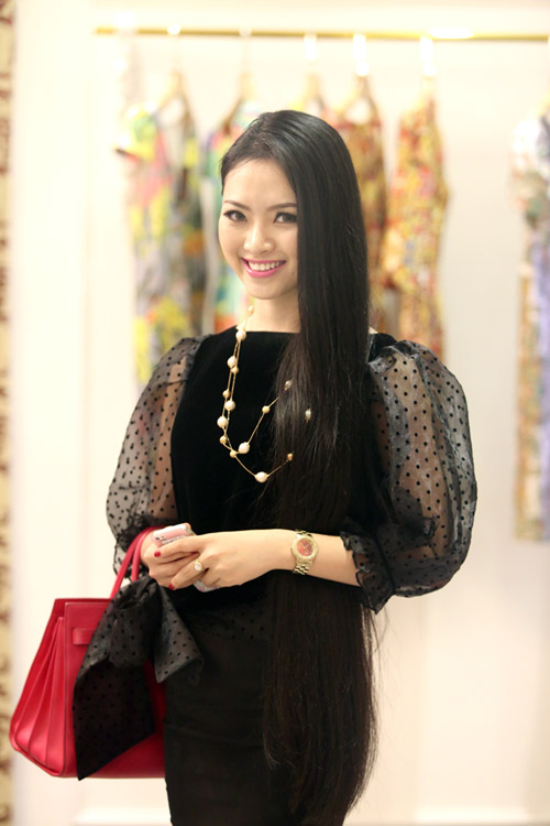 Giáo sư Cù Trọng Xoay đưa vợ bầu đi shopping - 7