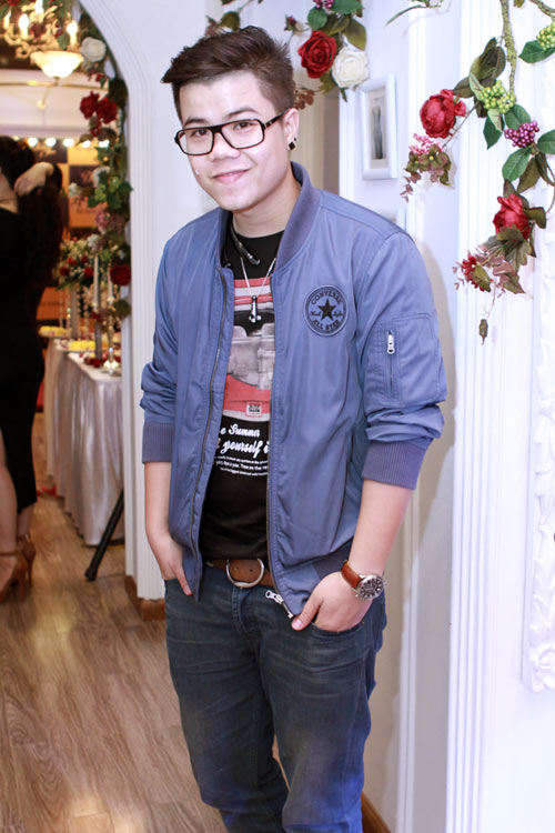 Giáo sư Cù Trọng Xoay đưa vợ bầu đi shopping - 14